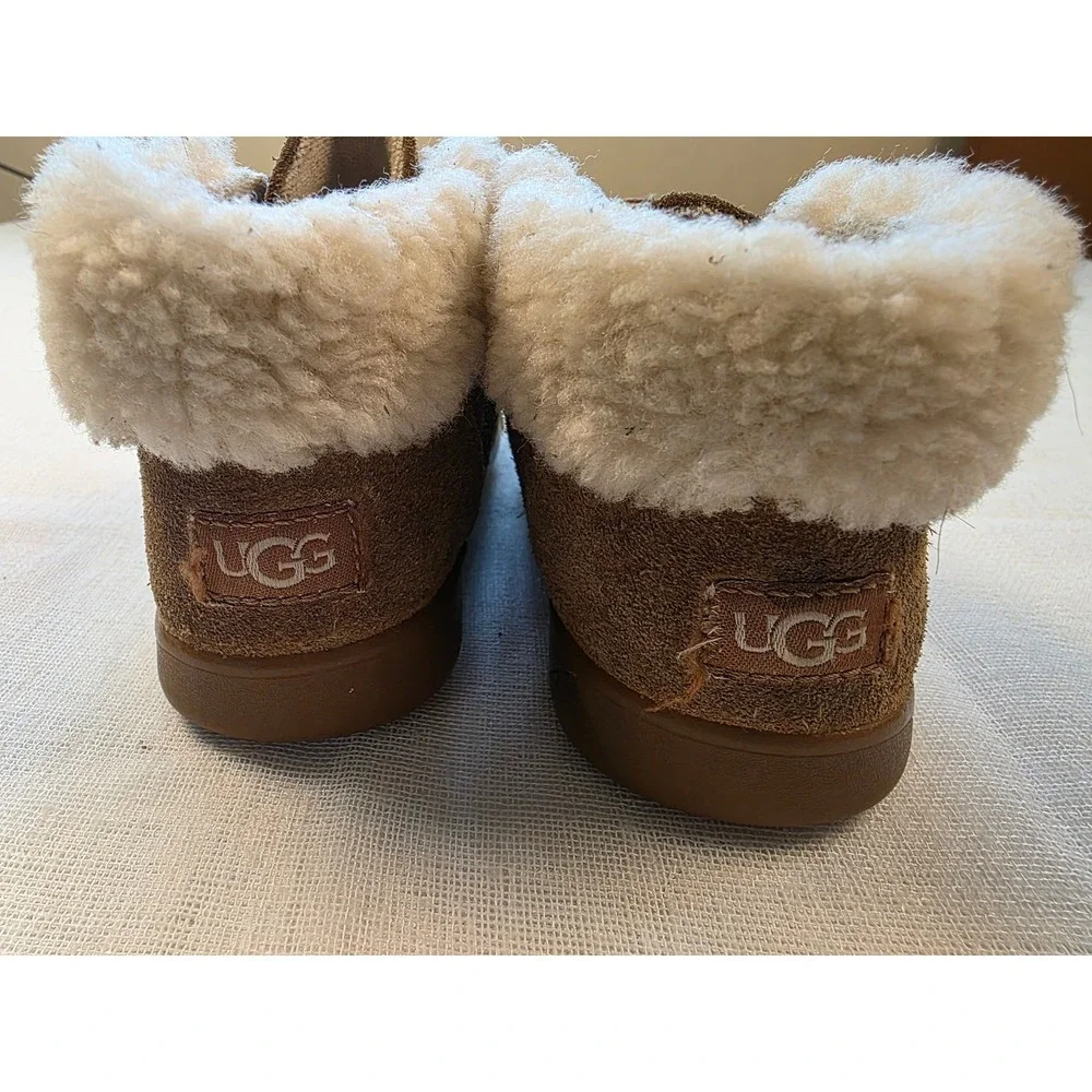 UGG Robbie Boot Toddler Kids Size 8 Chestnut Brown Suede Shearling granola kid